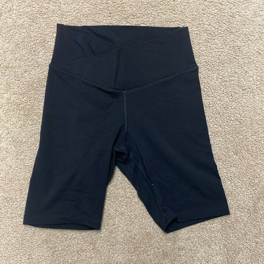 Old Navy women extra high rise bike shorts. Small - Picture 1 of 4